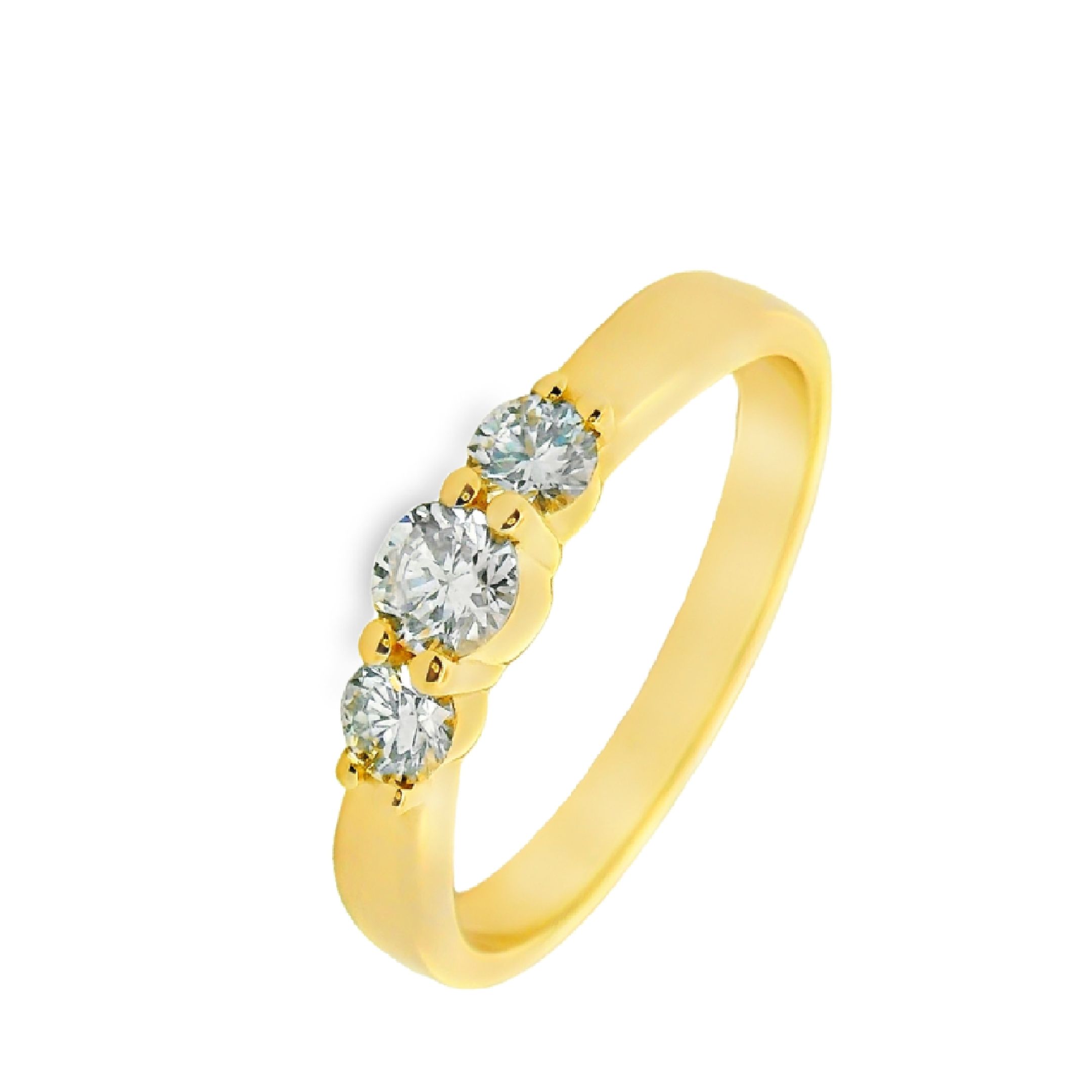 Deze ring van Louis Bros is vervaardigd uit 14 karaat geelgoud (2.77 gr.) en is gezet met 3 briljant geslepen diamanten met een totaalgewicht van 0.31ct. De ring heeft een diameter van 3.25 mm, minimale breedte van 2 mm. en een hoogte van 3.75 mm. Deze ring bestaat uit onze lijn van exclusieve modellen sieraden met prachtige designs van hoge kwaliteit.
De ring is verkrijgbaar in meerdere afmetingen.